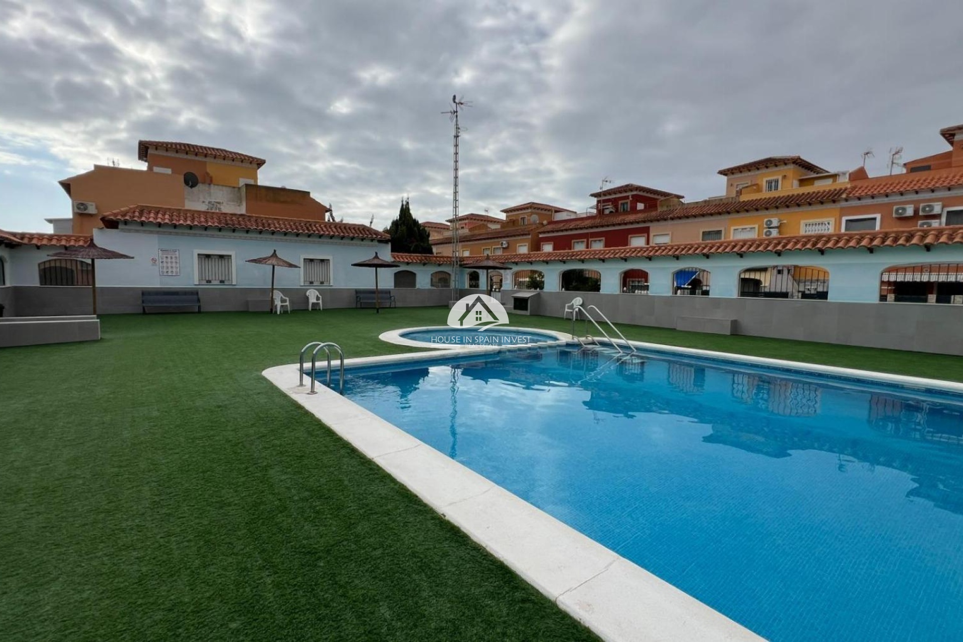 Herverkoop - Gelijkvloerse bungalow - Torrevieja - La Siesta - El Salado -  Torreta