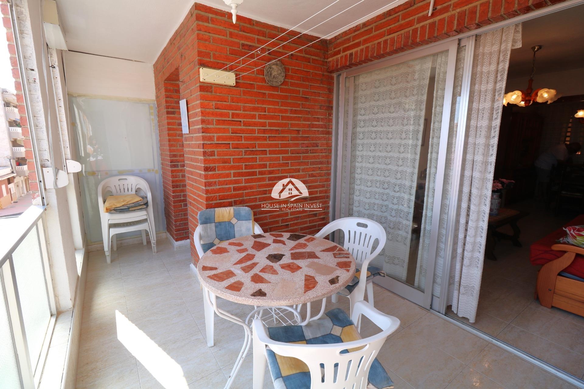 Resale - Apartment  - Torrevieja - Playa de los Naufragos