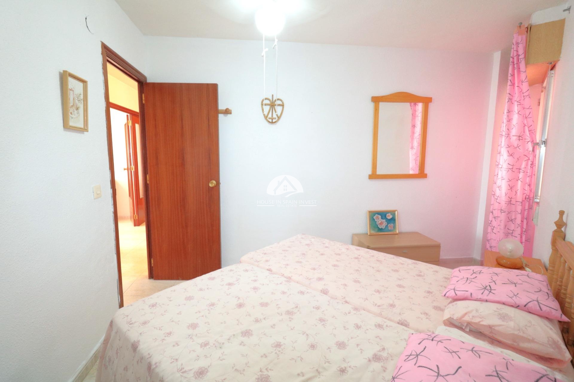 Resale - Apartment  - Torrevieja - Playa de los Naufragos