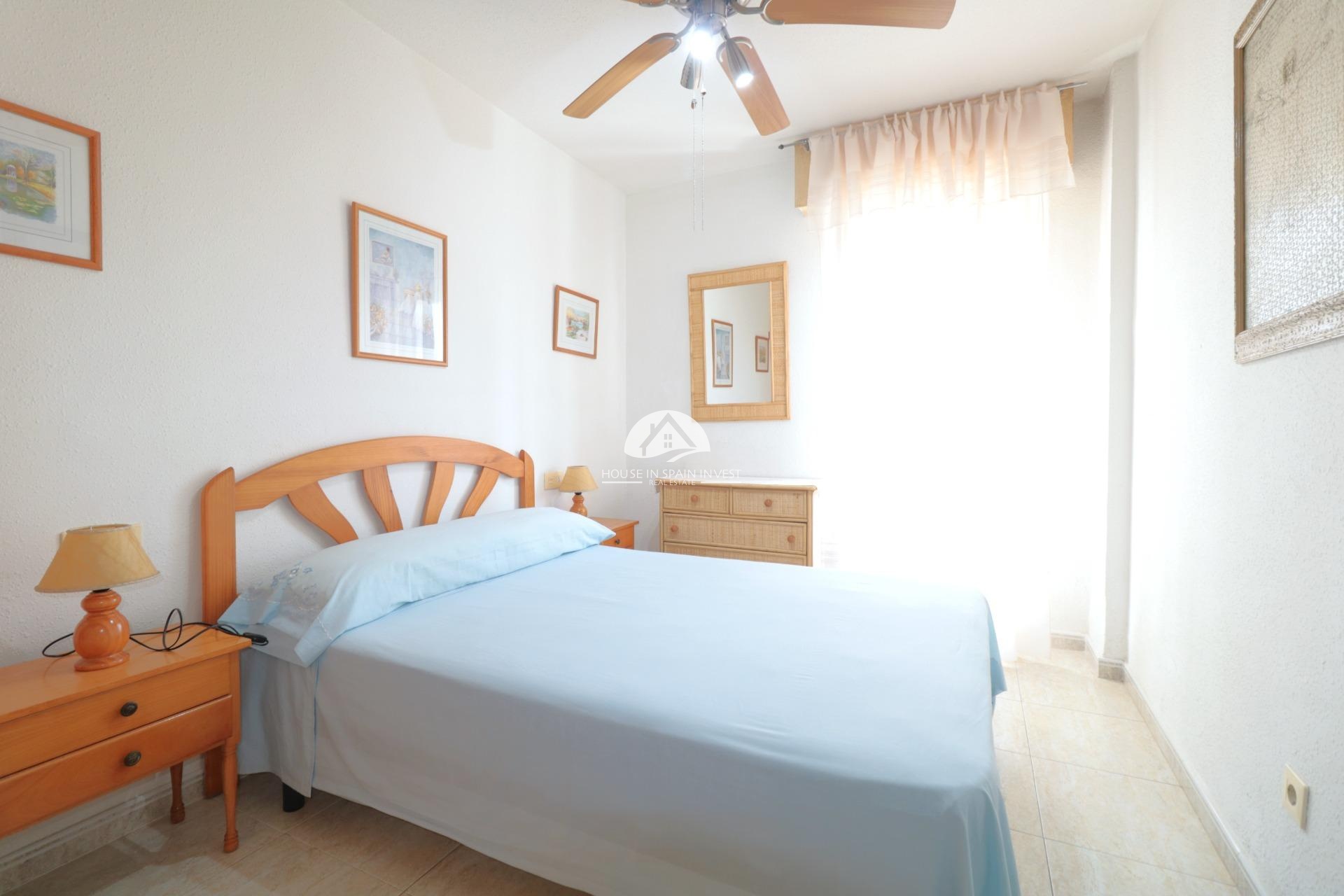 Resale - Apartment  - Torrevieja - Playa de los Naufragos
