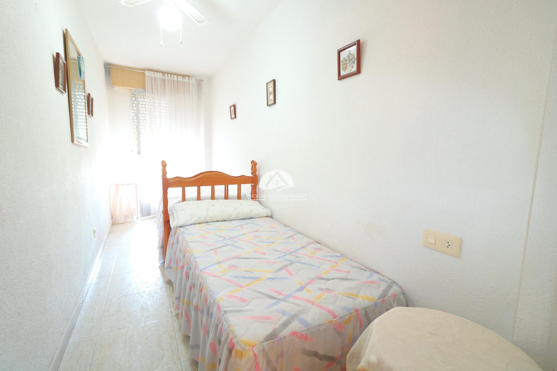 Resale - Apartment  - Torrevieja - Playa de los Naufragos