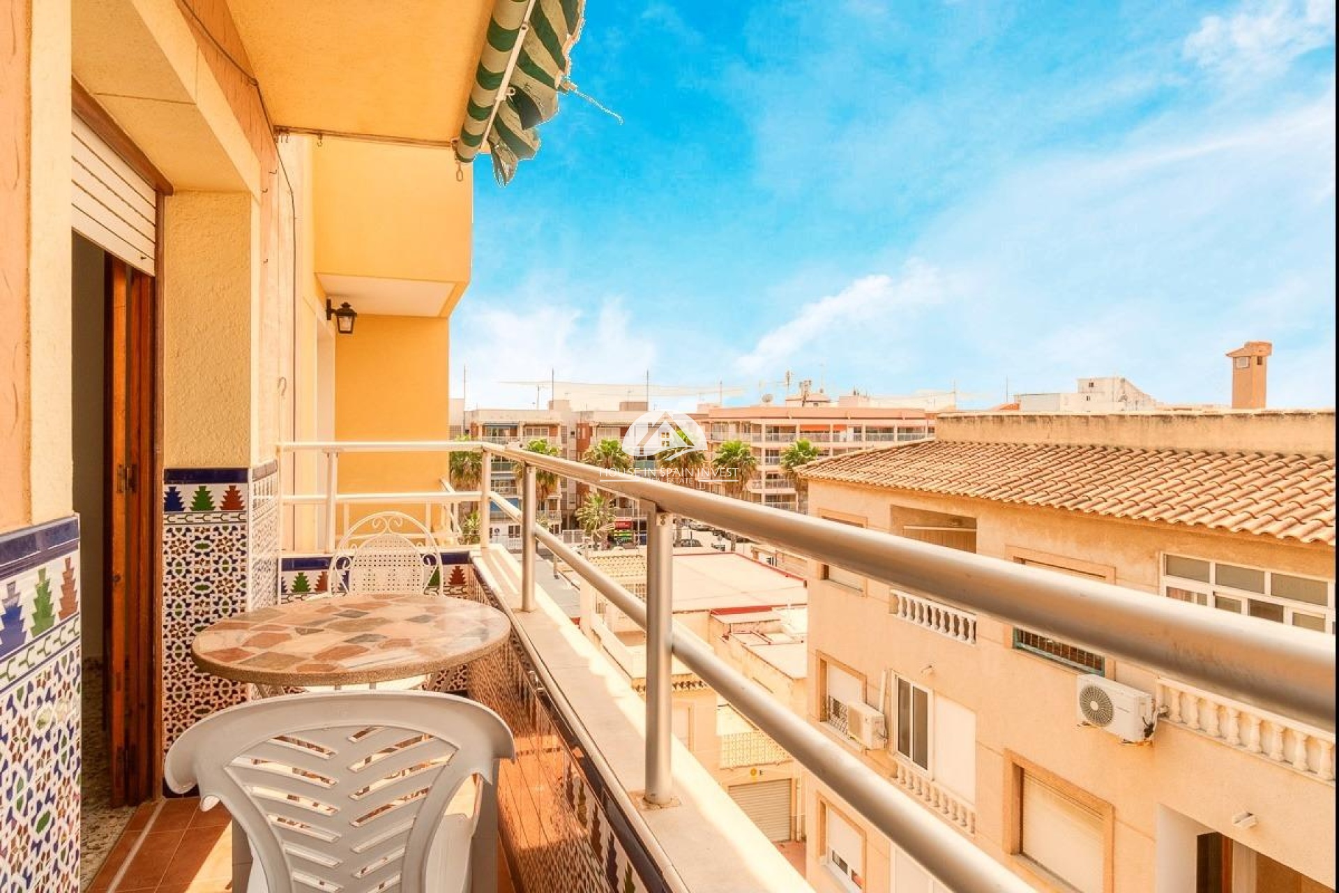 Resale - Apartment  - Torrevieja - Playa de los Naufragos