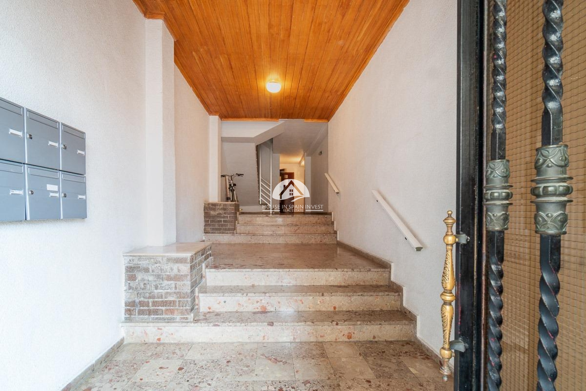 Resale - Apartment  - Torrevieja - Playa de los Naufragos