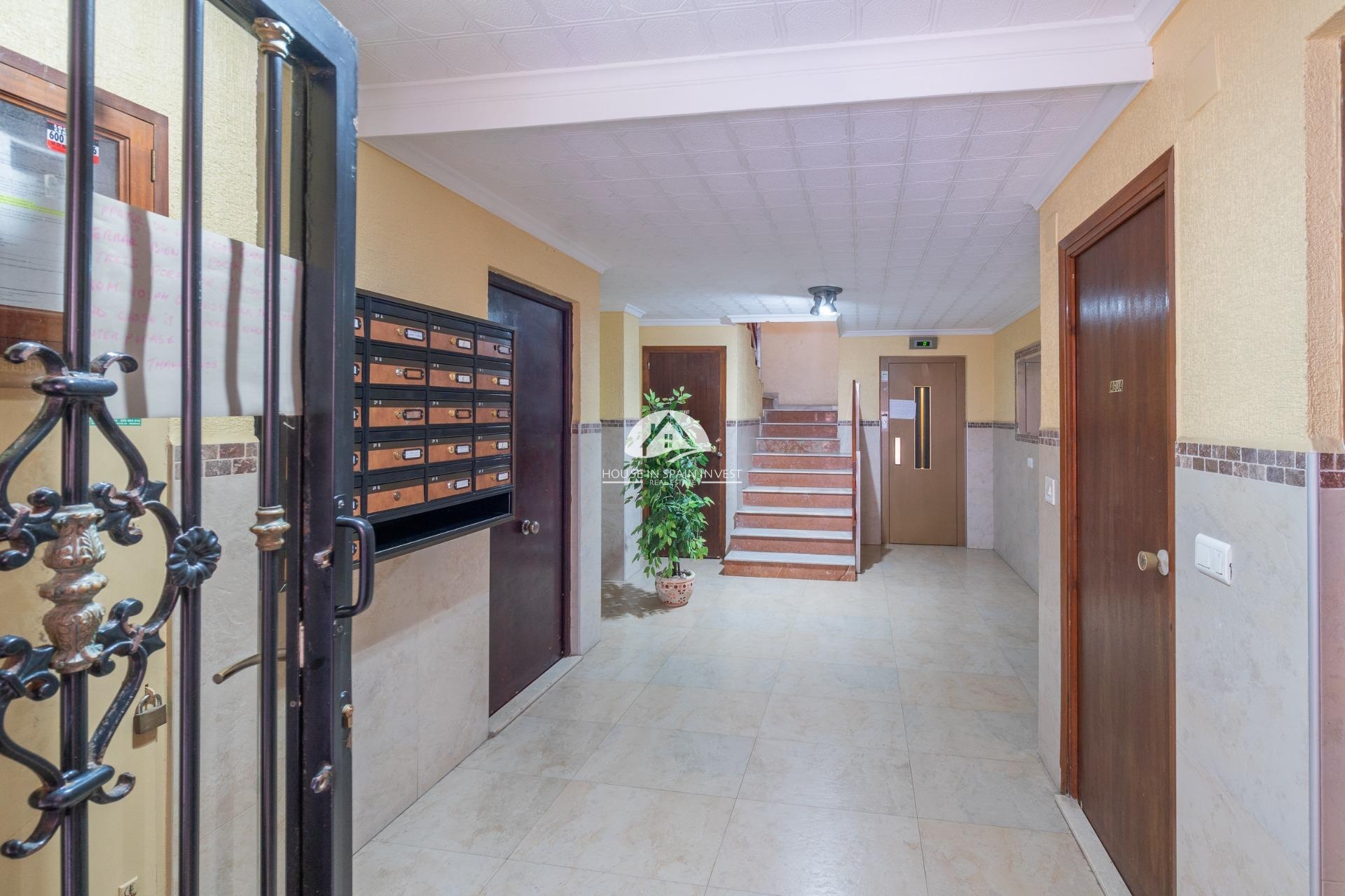 Resale - Apartment  - Torrevieja - Playa del Cura
