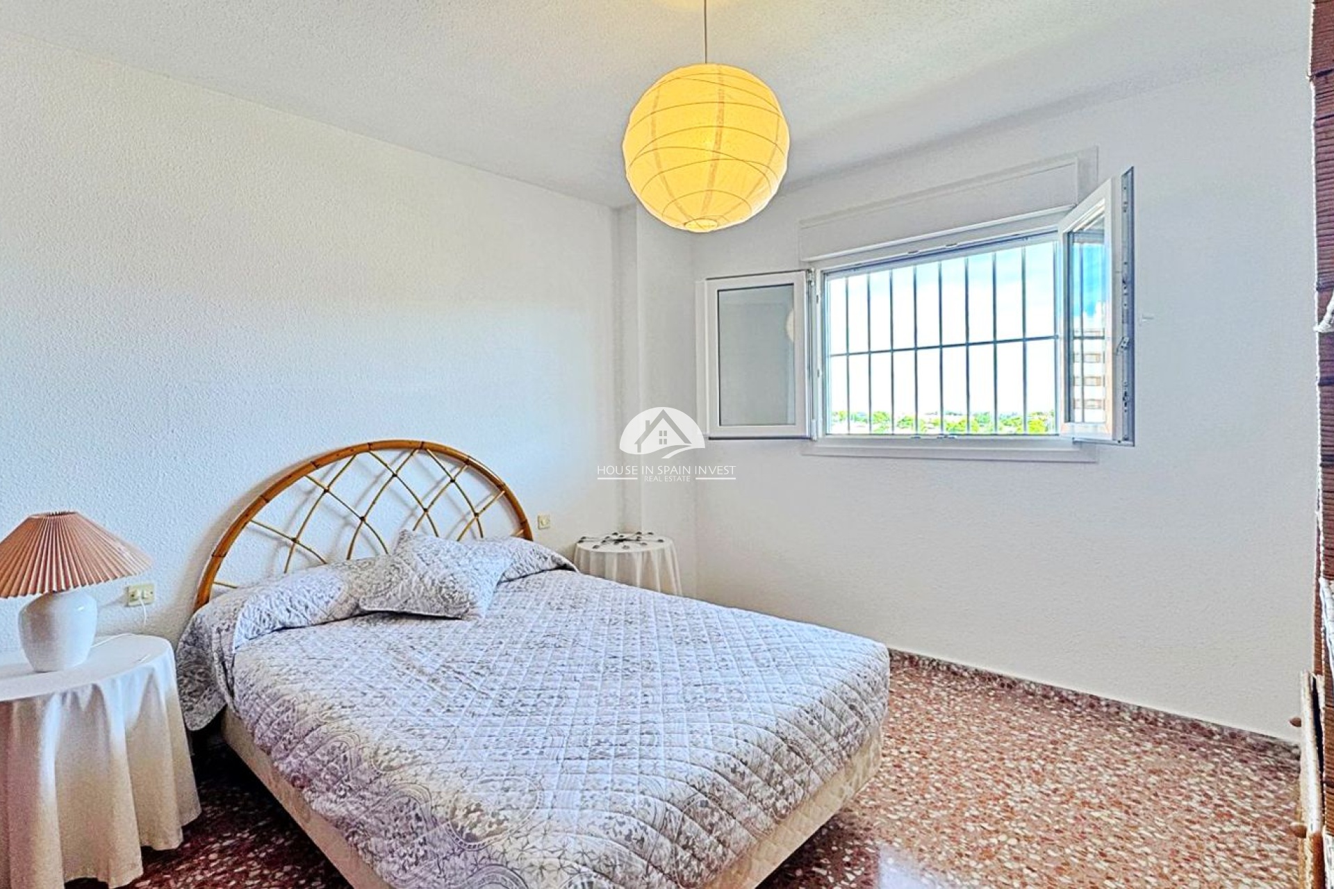 Resale - Apartment  - Torrevieja - Punta Prima  