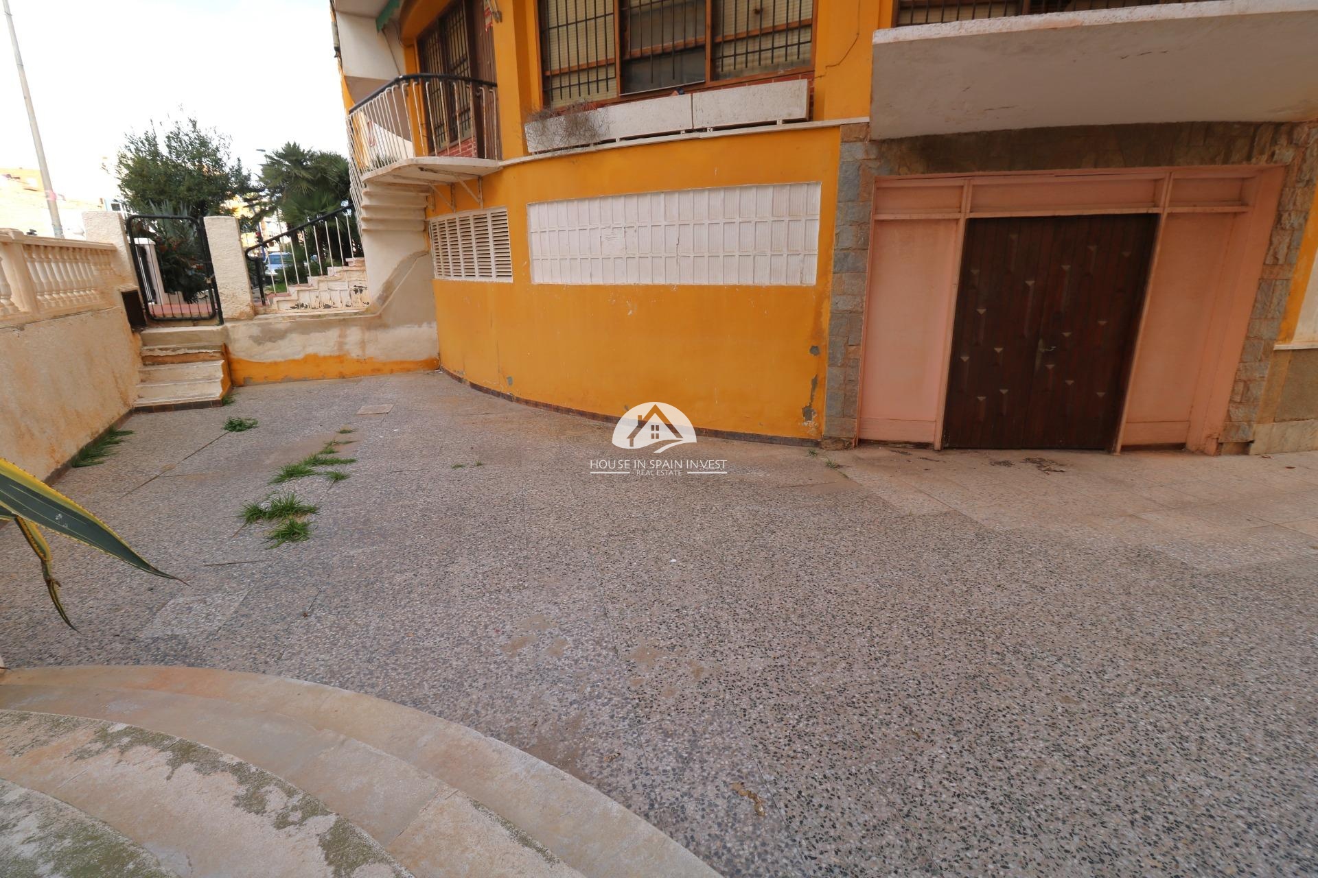 Resale - Commercial property - Torrevieja - Centro