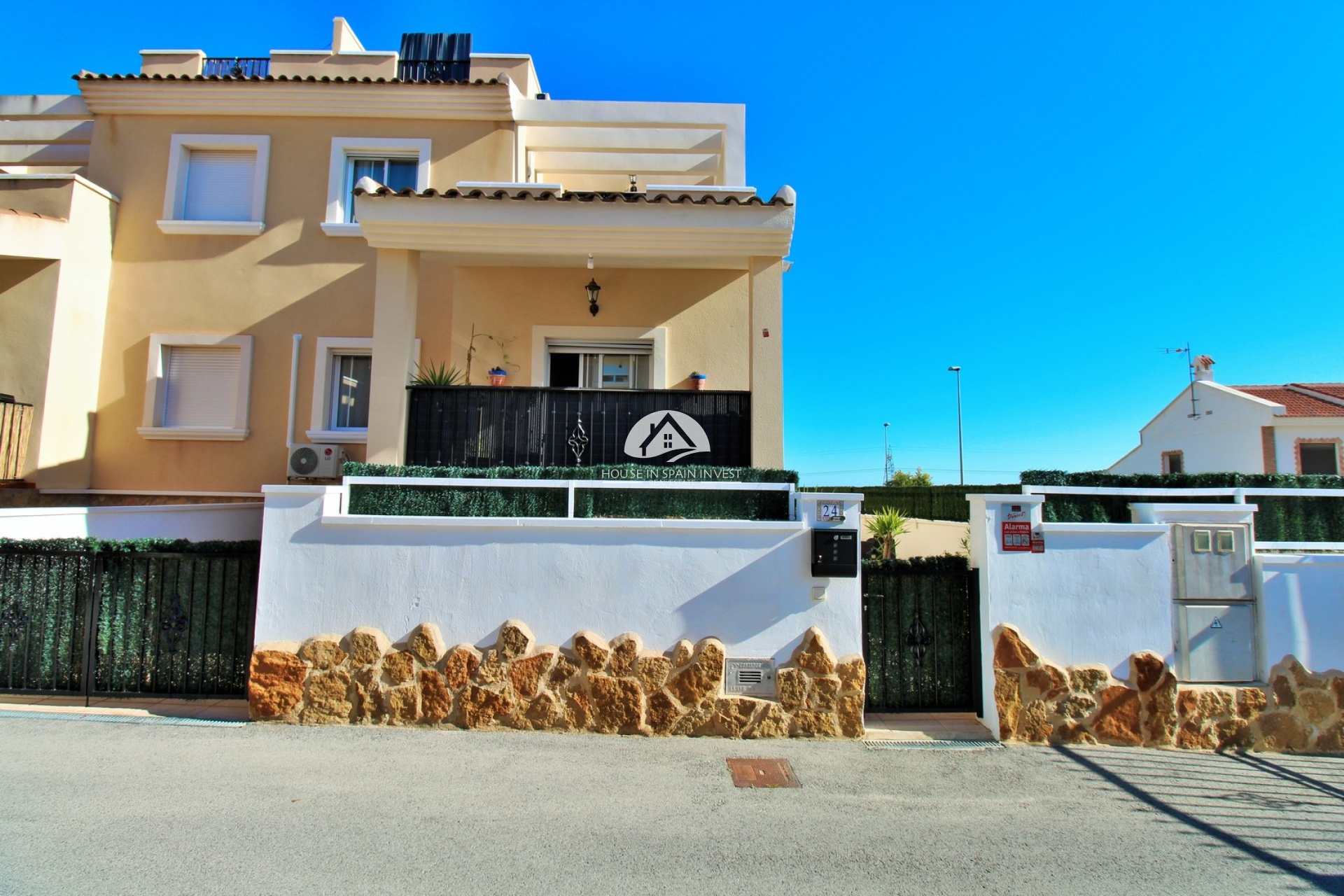 Resale - Townhouse - San Miguel de Salinas