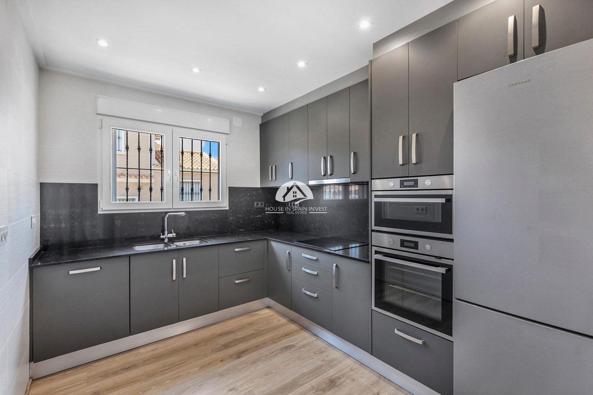 Resale - Villa - Torrevieja - Aguas Nuevas - Sector 25