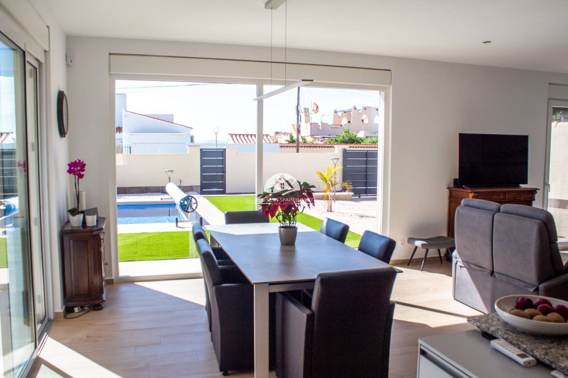 Resale - Villa - Torrevieja - La Siesta - El Salado -  Torreta