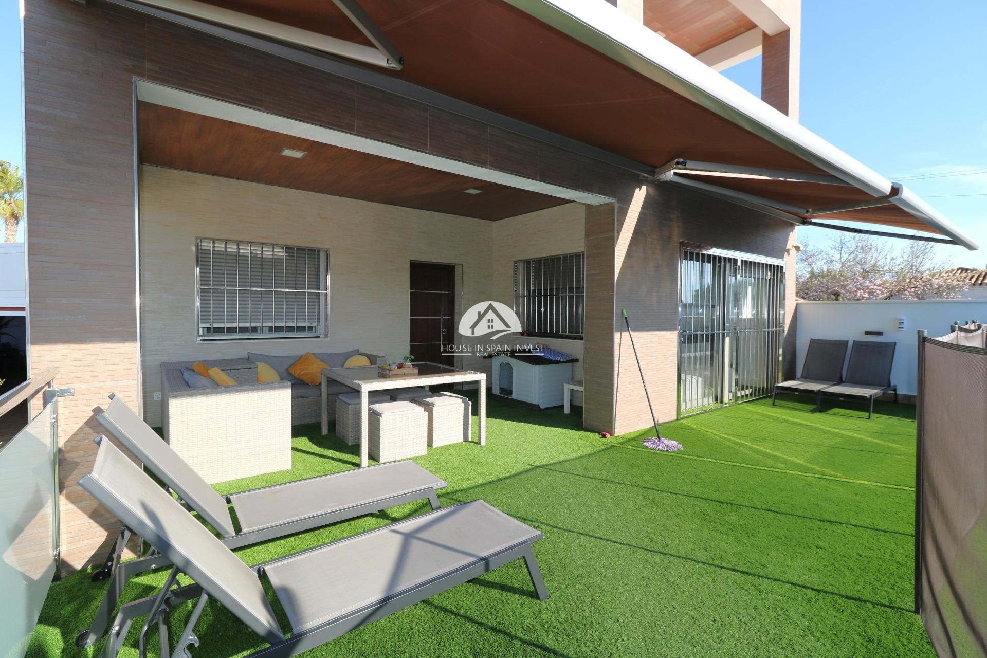 Resale - Villa - Torrevieja - Torreta - Salado