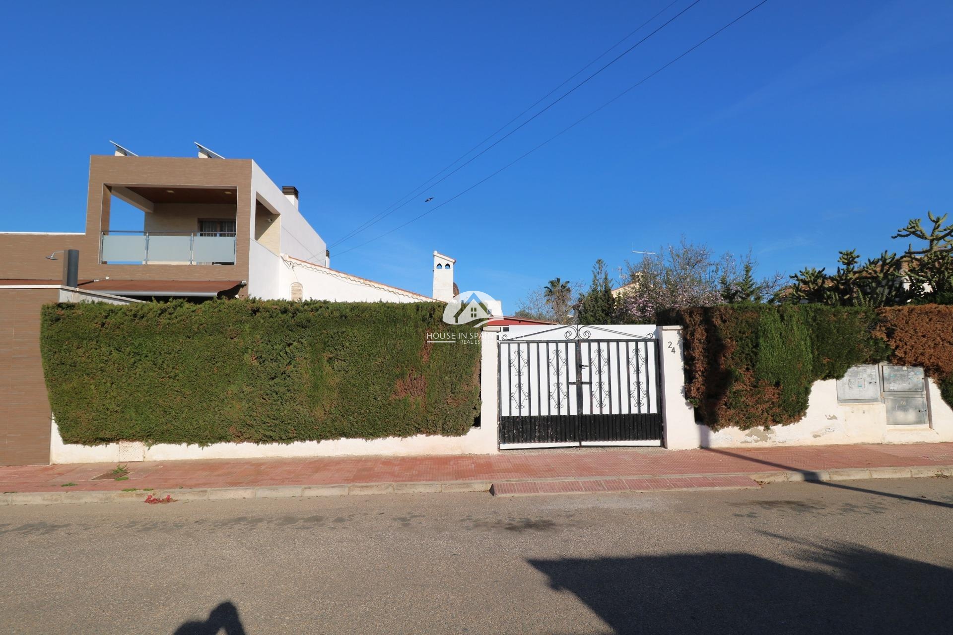 Resale - Villa - Torrevieja - Torreta - Salado