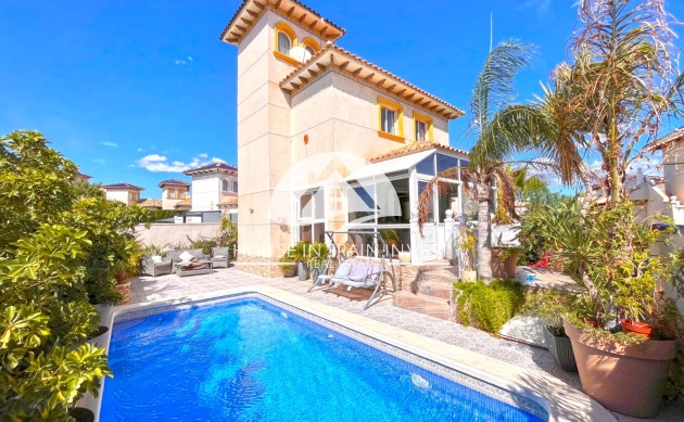 Villa - Herverkoop - Orihuela Costa - La Zenia