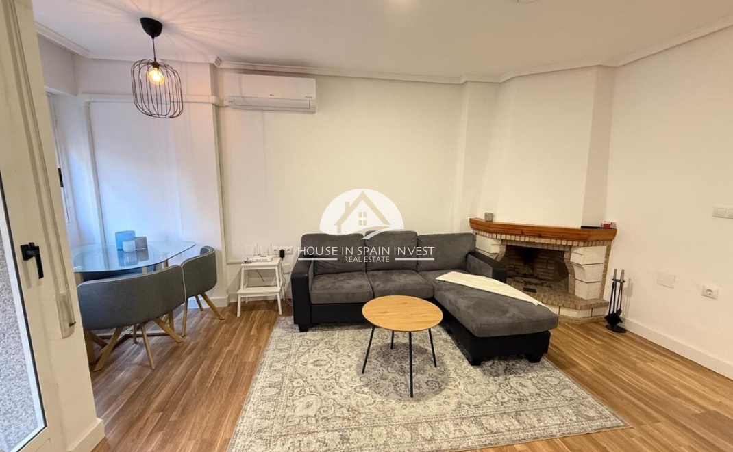 Resale - Apartment  - Torrevieja - Playa del Cura