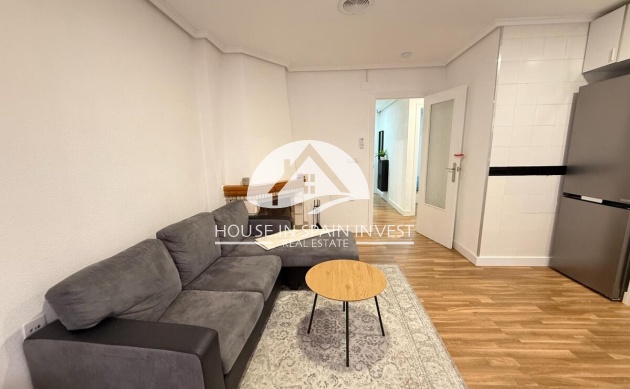 Resale - Apartment  - Torrevieja - Playa del Cura