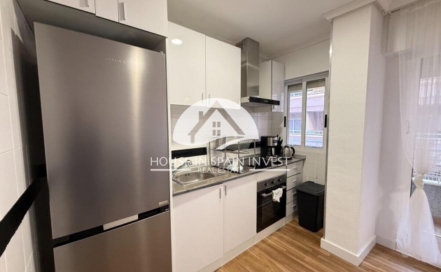 Resale - Apartment  - Torrevieja - Playa del Cura