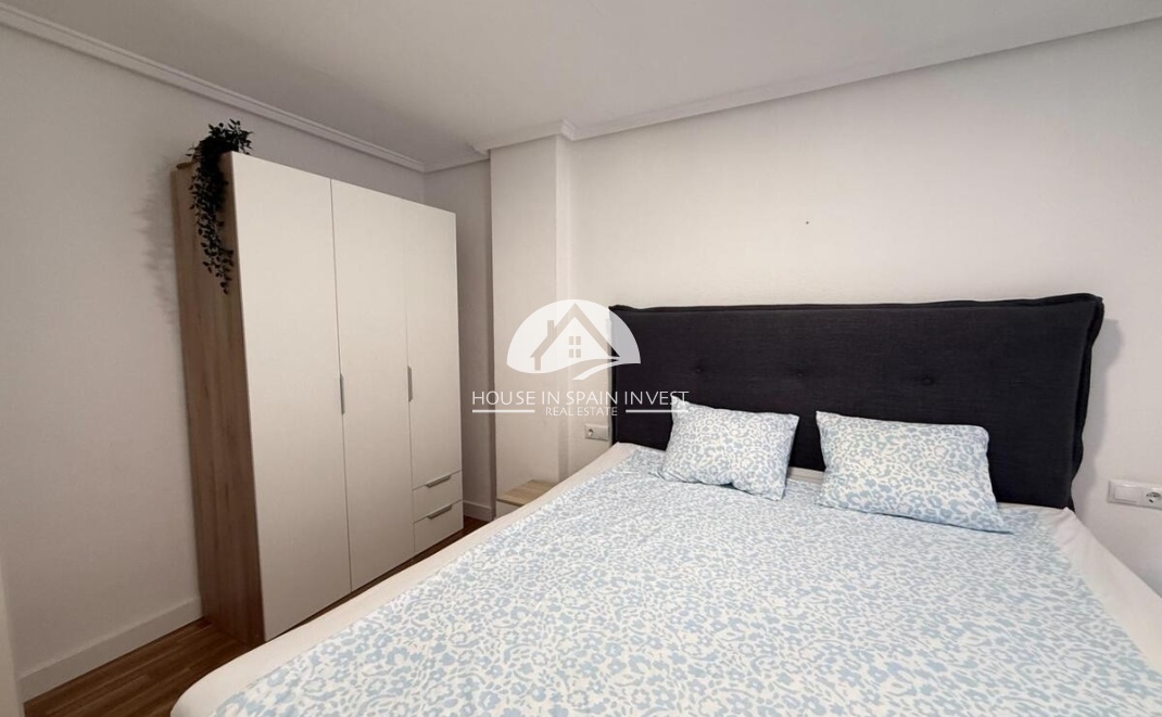 Resale - Apartment  - Torrevieja - Playa del Cura