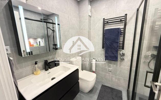 Resale - Apartment  - Torrevieja - Playa del Cura