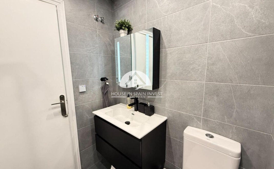 Resale - Apartment  - Torrevieja - Playa del Cura