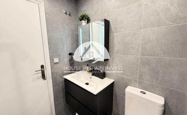 Resale - Apartment  - Torrevieja - Playa del Cura