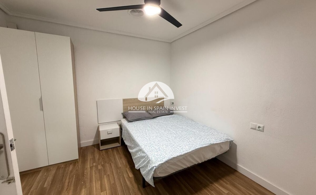 Resale - Apartment  - Torrevieja - Playa del Cura