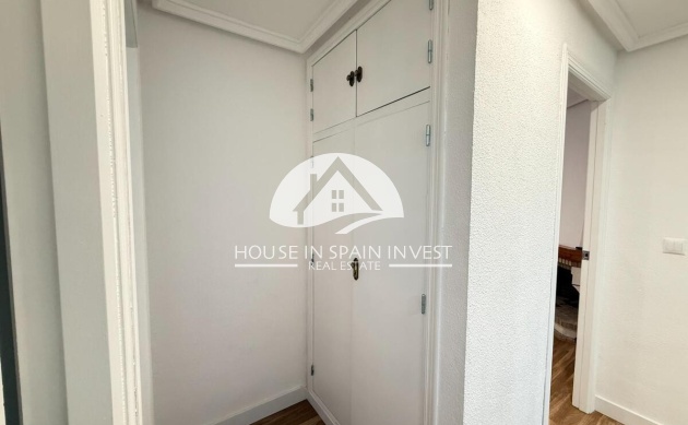 Resale - Apartment  - Torrevieja - Playa del Cura