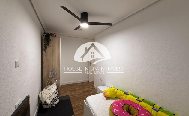 Resale - Apartment  - Torrevieja - Playa del Cura