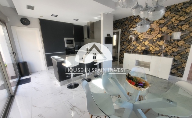 Resale - Villa - Orihuela Costa - Villamartín