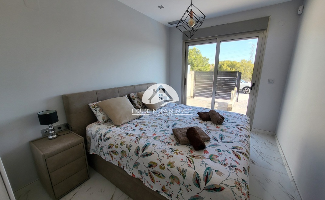 Resale - Villa - Orihuela Costa - Villamartín