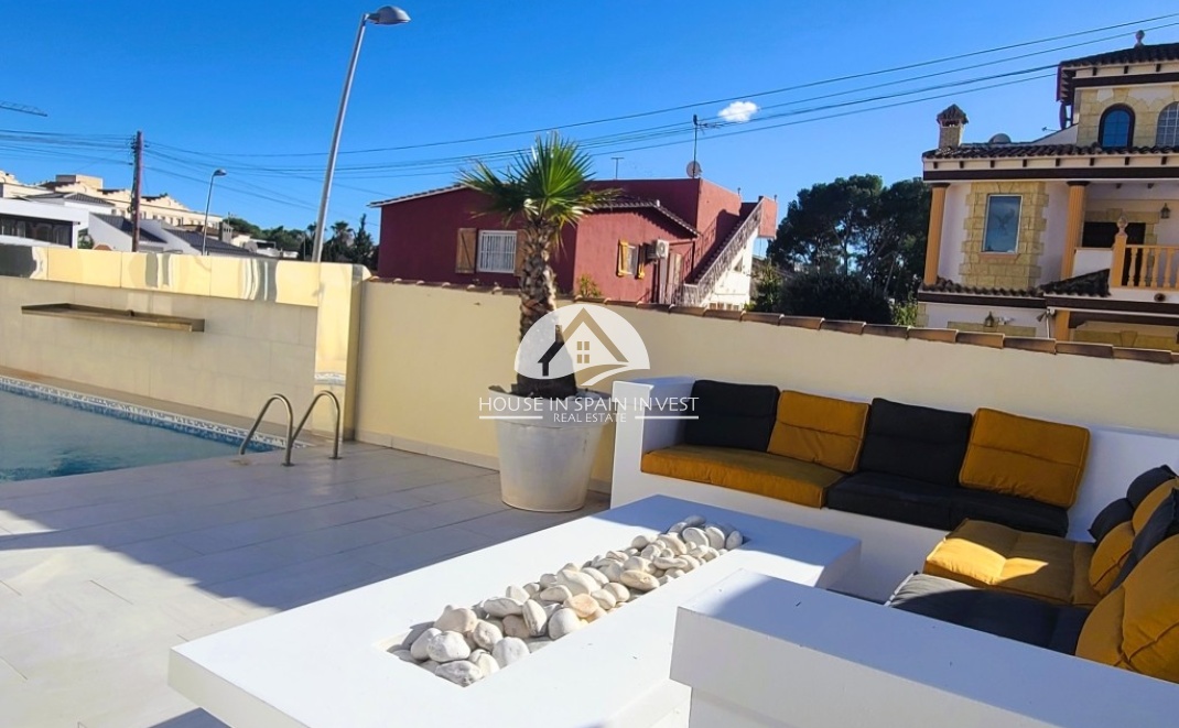 Resale - Villa - Torrevieja - Los Balcones  