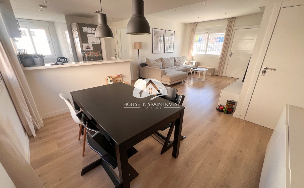 Resale - Villa - Torrevieja