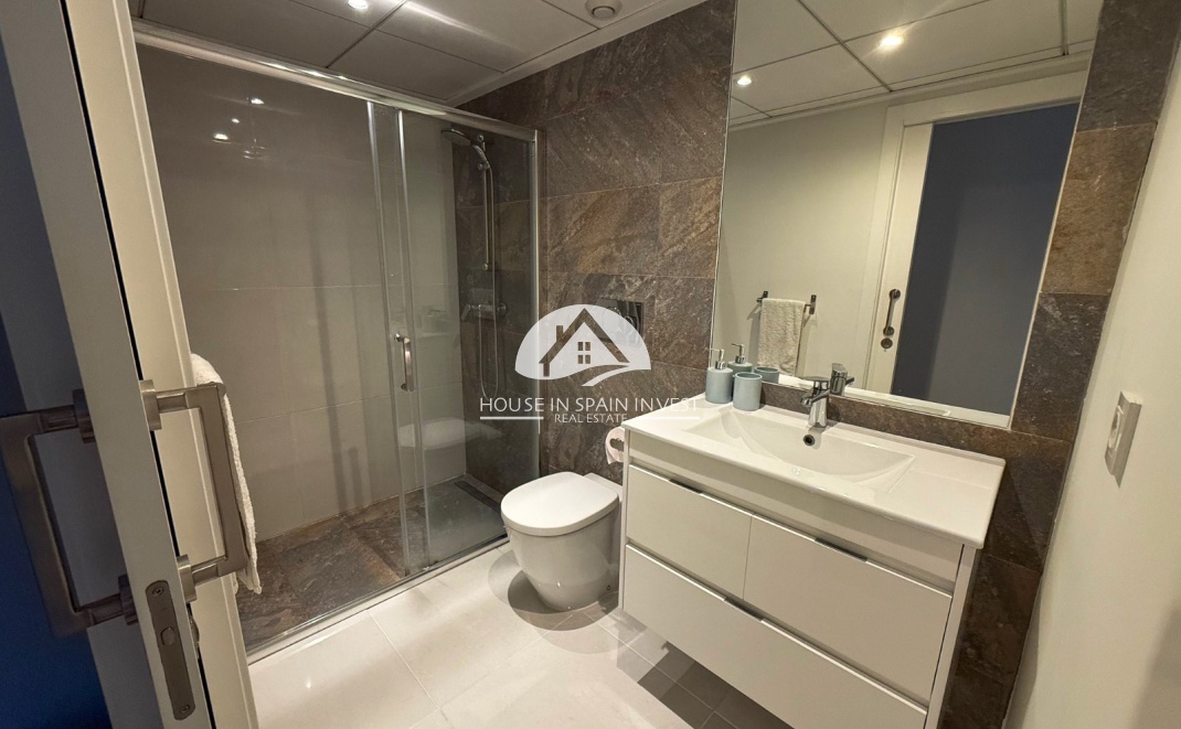 Resale - Villa - Torrevieja