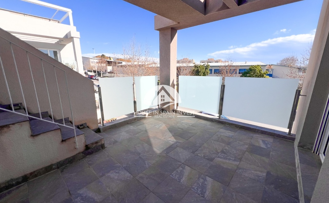 Resale - Villa - Torrevieja