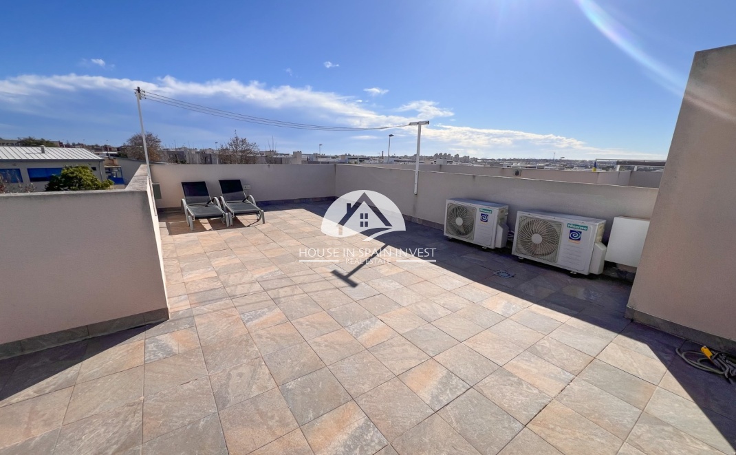 Resale - Villa - Torrevieja