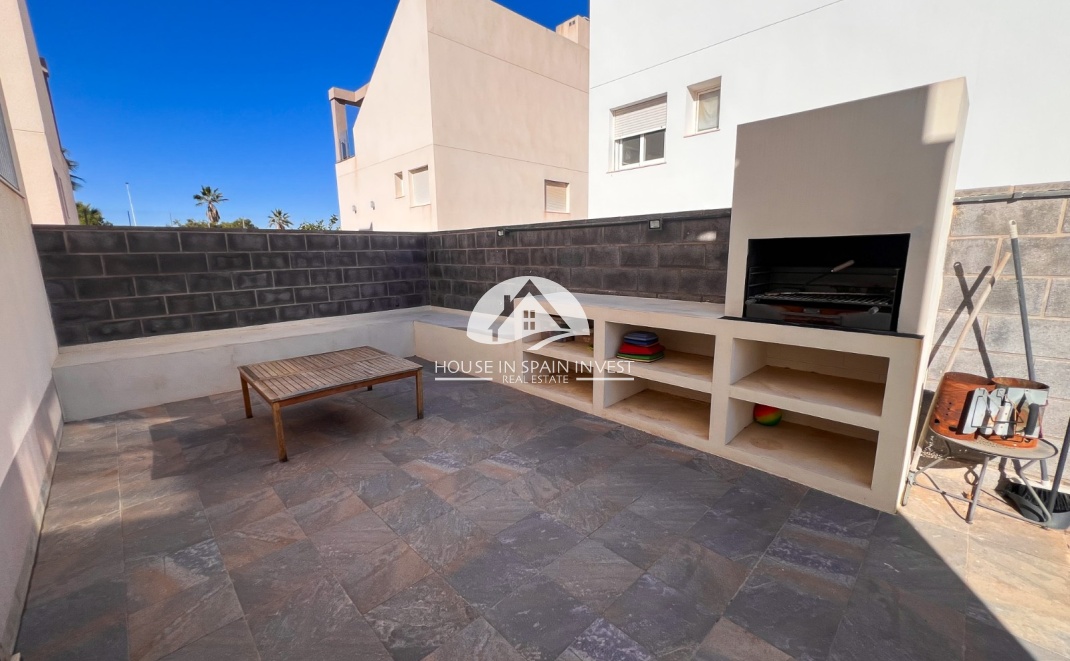 Resale - Villa - Torrevieja