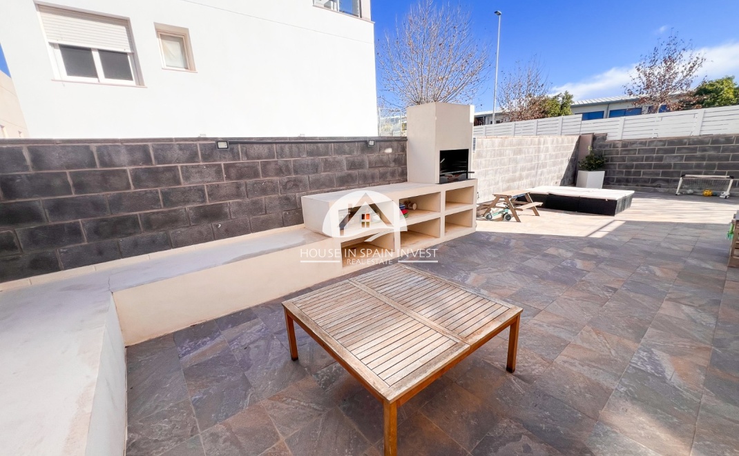 Resale - Villa - Torrevieja