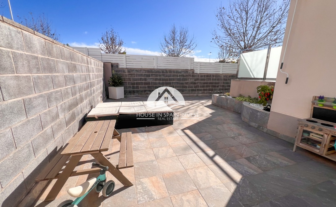 Resale - Villa - Torrevieja