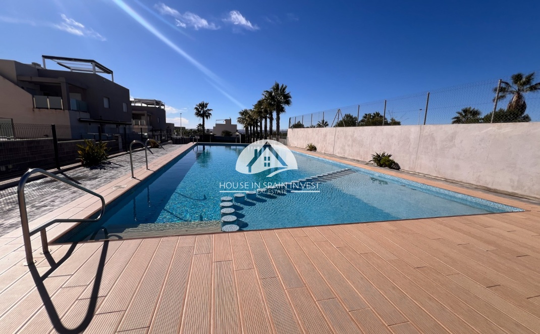 Resale - Villa - Torrevieja