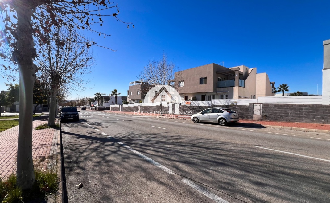 Resale - Villa - Torrevieja