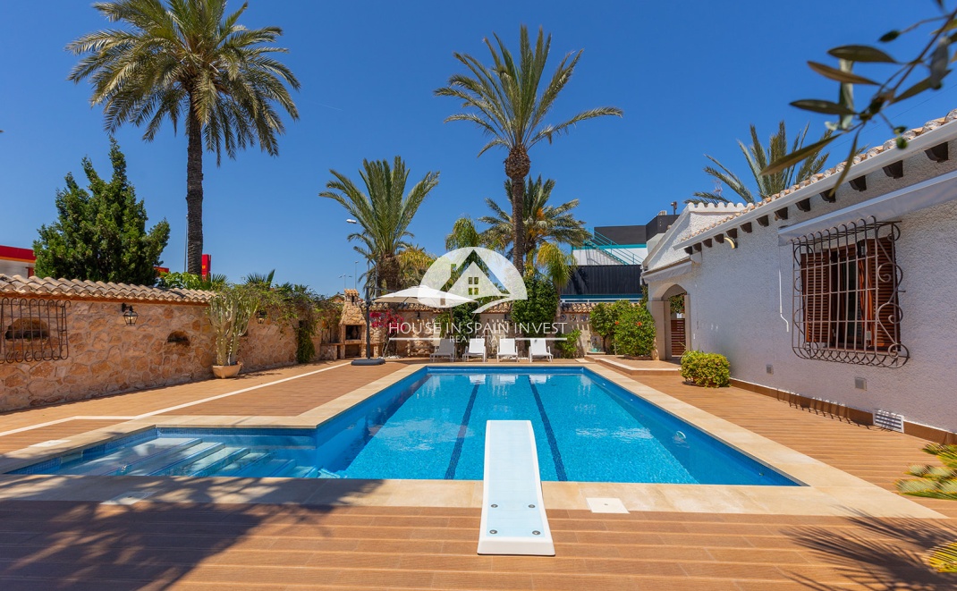 Resale - Villa - Orihuela Costa - Punta Prima