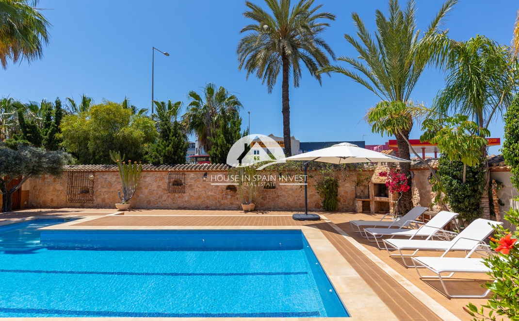 Resale - Villa - Orihuela Costa - Punta Prima  