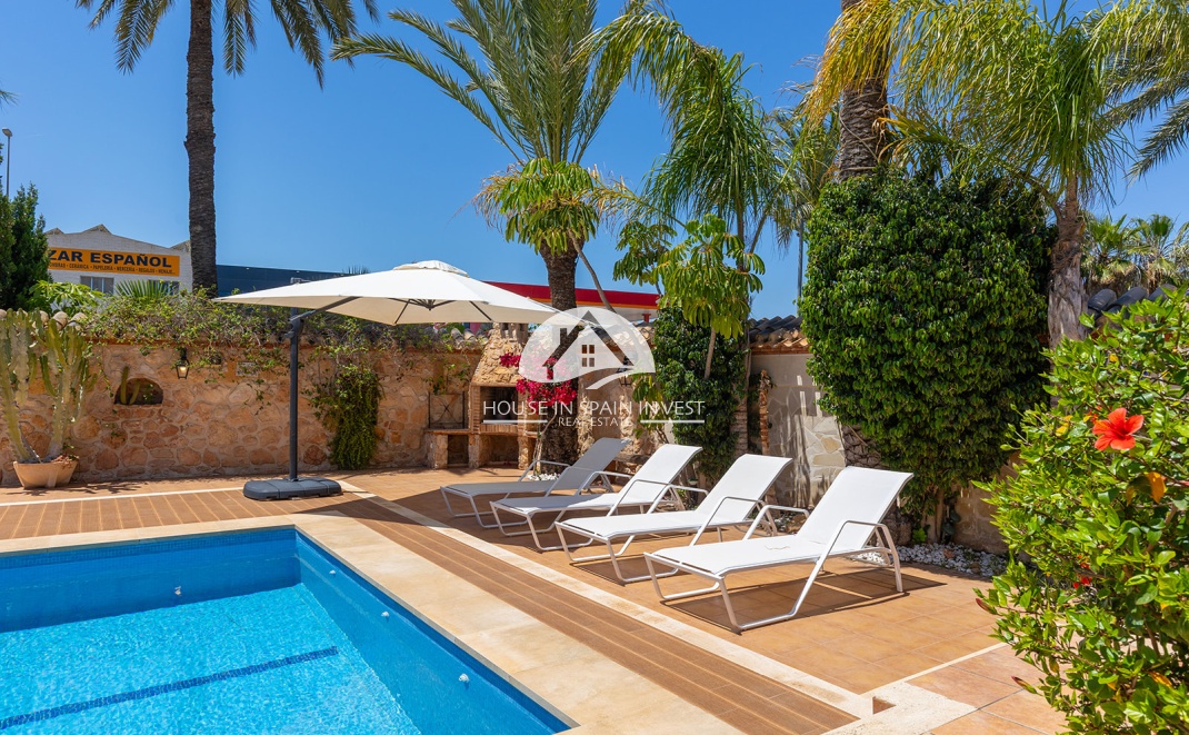 Resale - Villa - Orihuela Costa - Punta Prima  