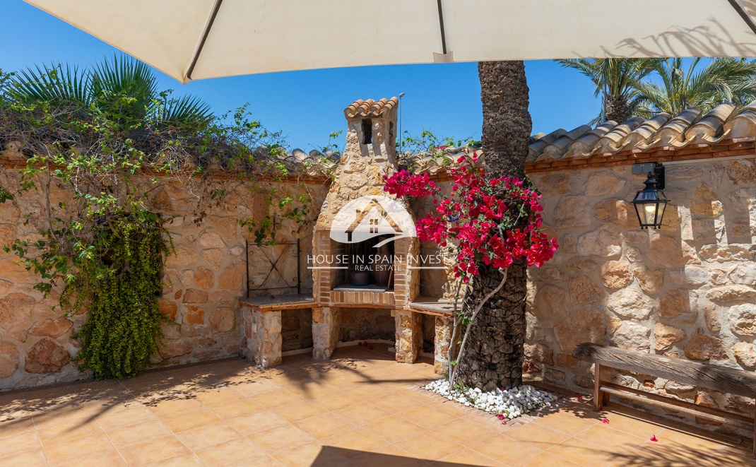 Resale - Villa - Orihuela Costa - Punta Prima  