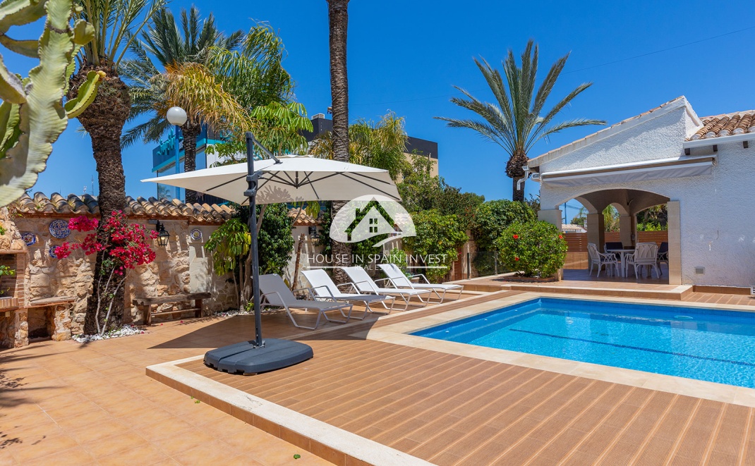 Resale - Villa - Orihuela Costa - Punta Prima  
