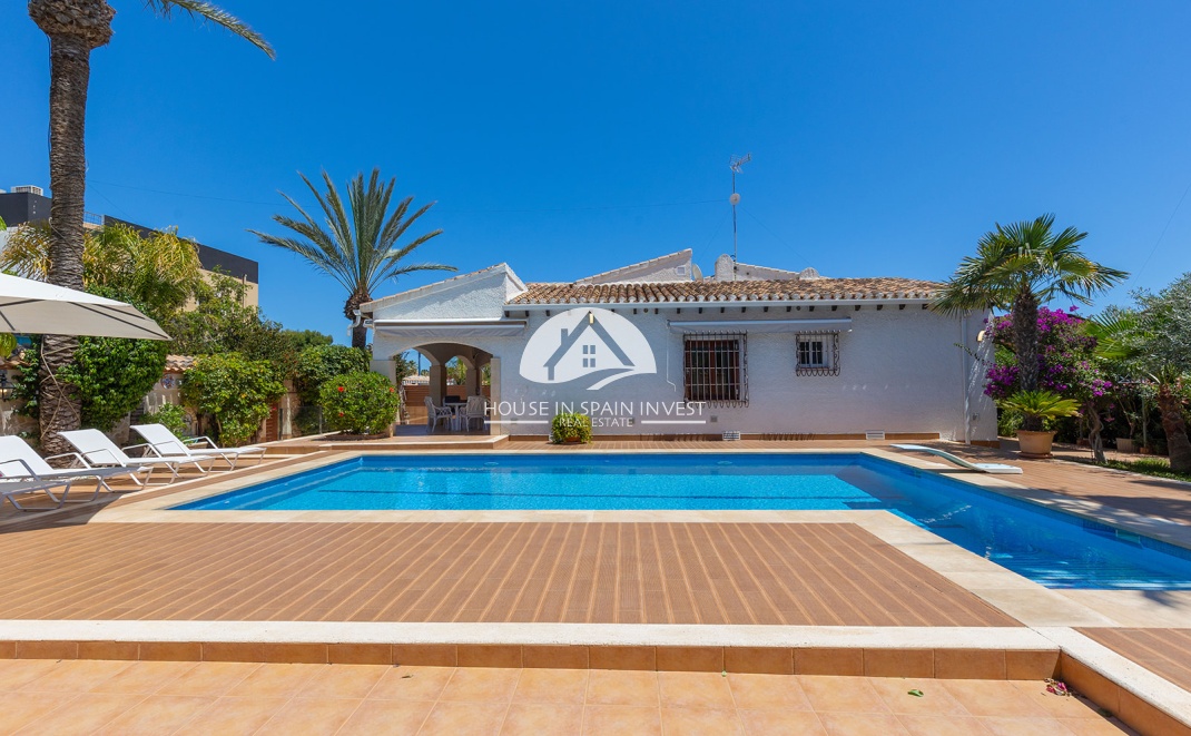 Resale - Villa - Orihuela Costa - Punta Prima  