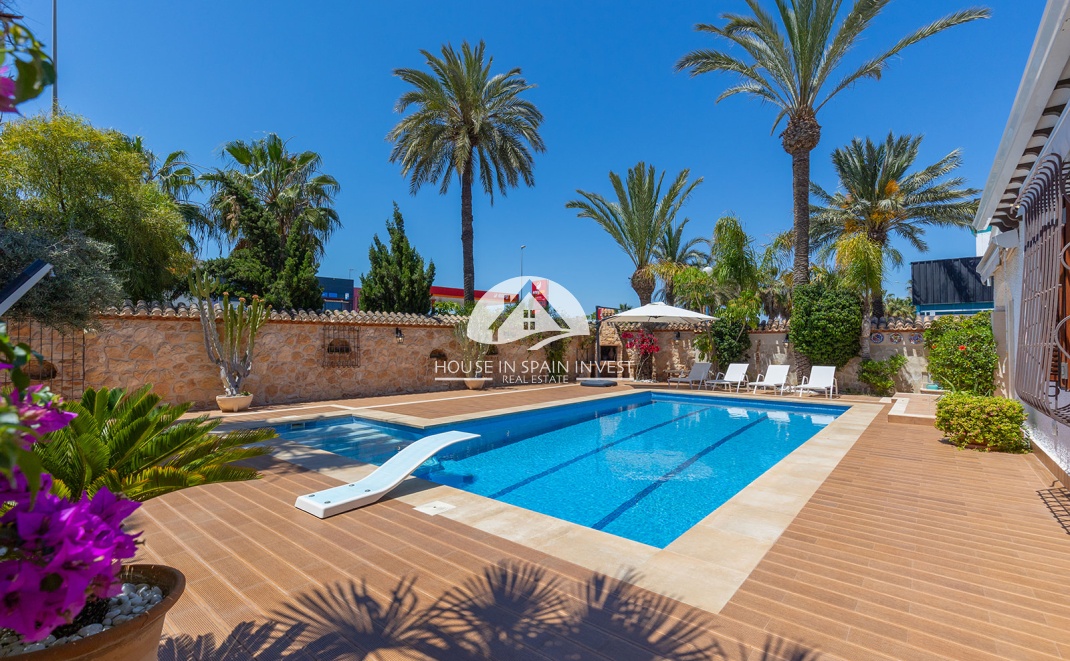 Resale - Villa - Orihuela Costa - Punta Prima  