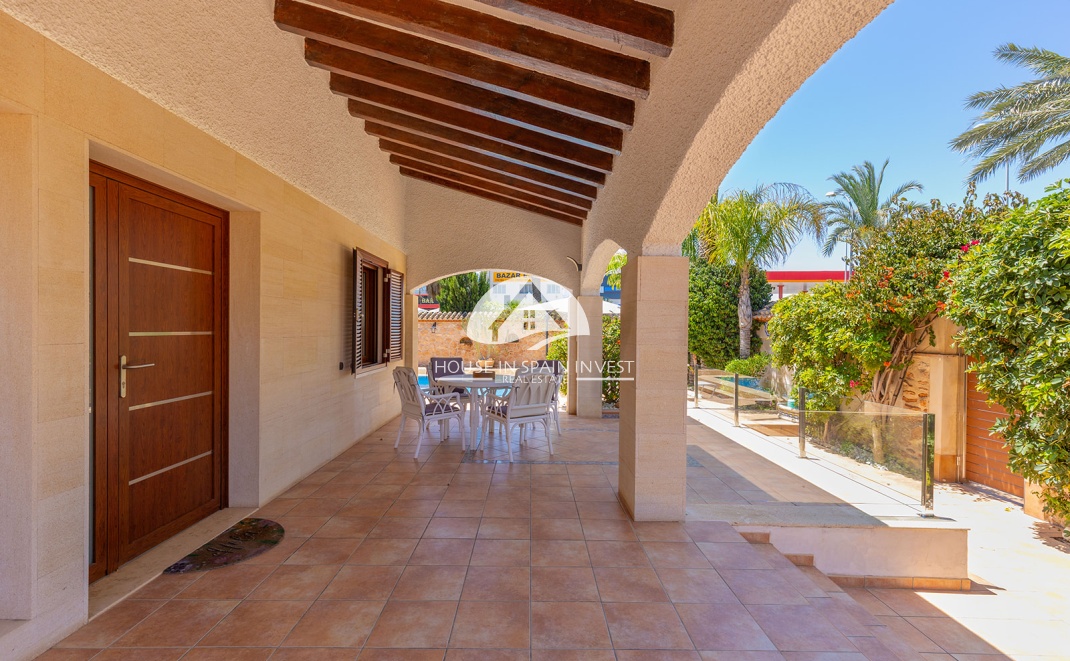 Resale - Villa - Orihuela Costa - Punta Prima  