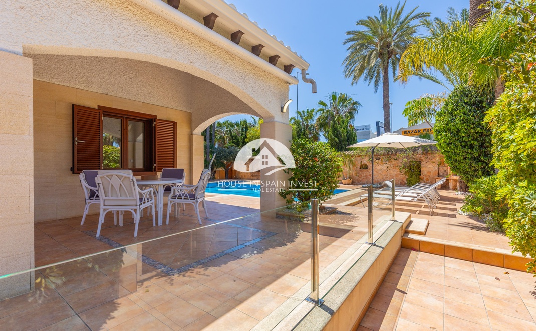 Resale - Villa - Orihuela Costa - Punta Prima  