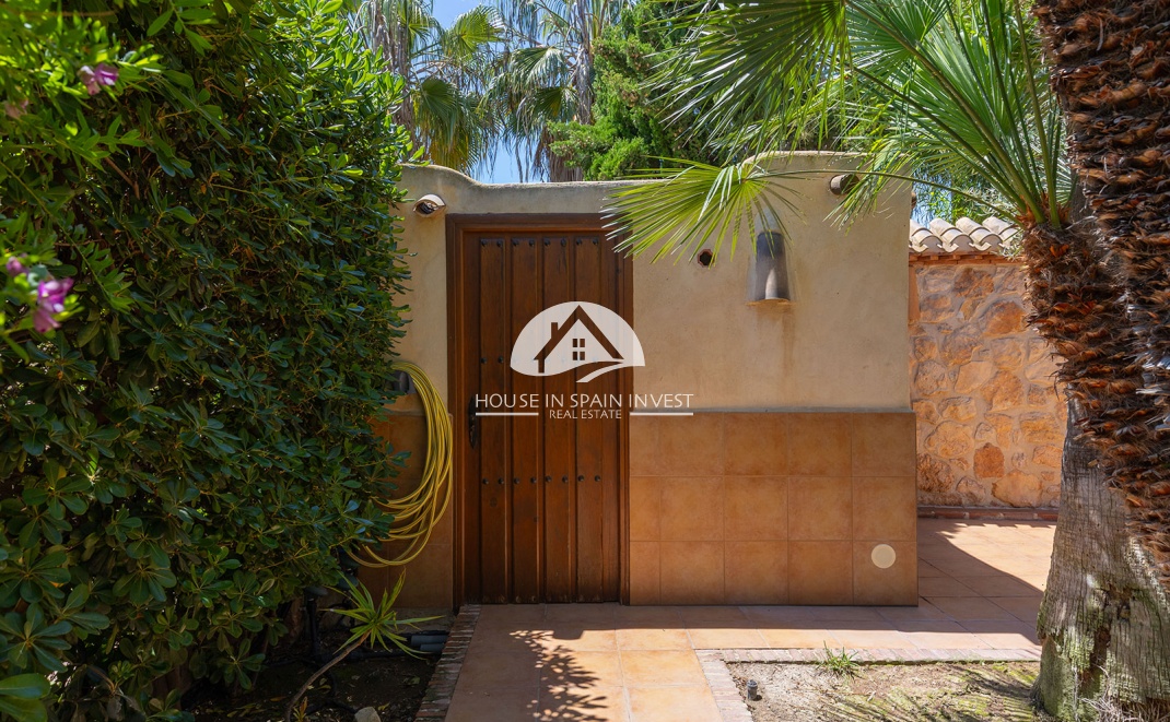 Resale - Villa - Orihuela Costa - Punta Prima  