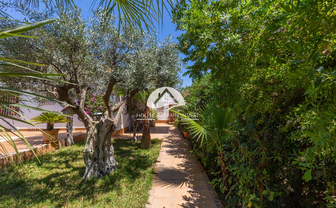 Resale - Villa - Orihuela Costa - Punta Prima  