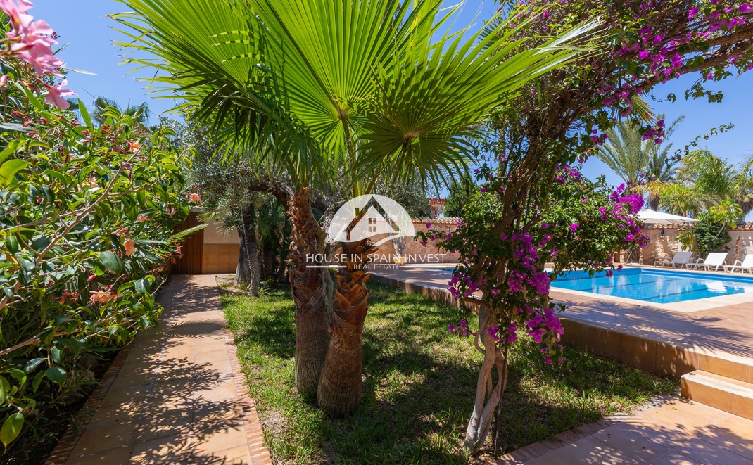 Resale - Villa - Orihuela Costa - Punta Prima  